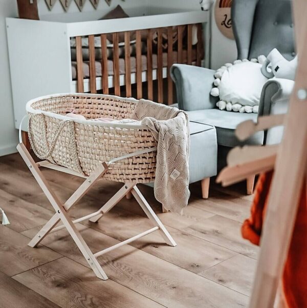 Wyposażenie łóżeczka niemowlaka – co wybrać?