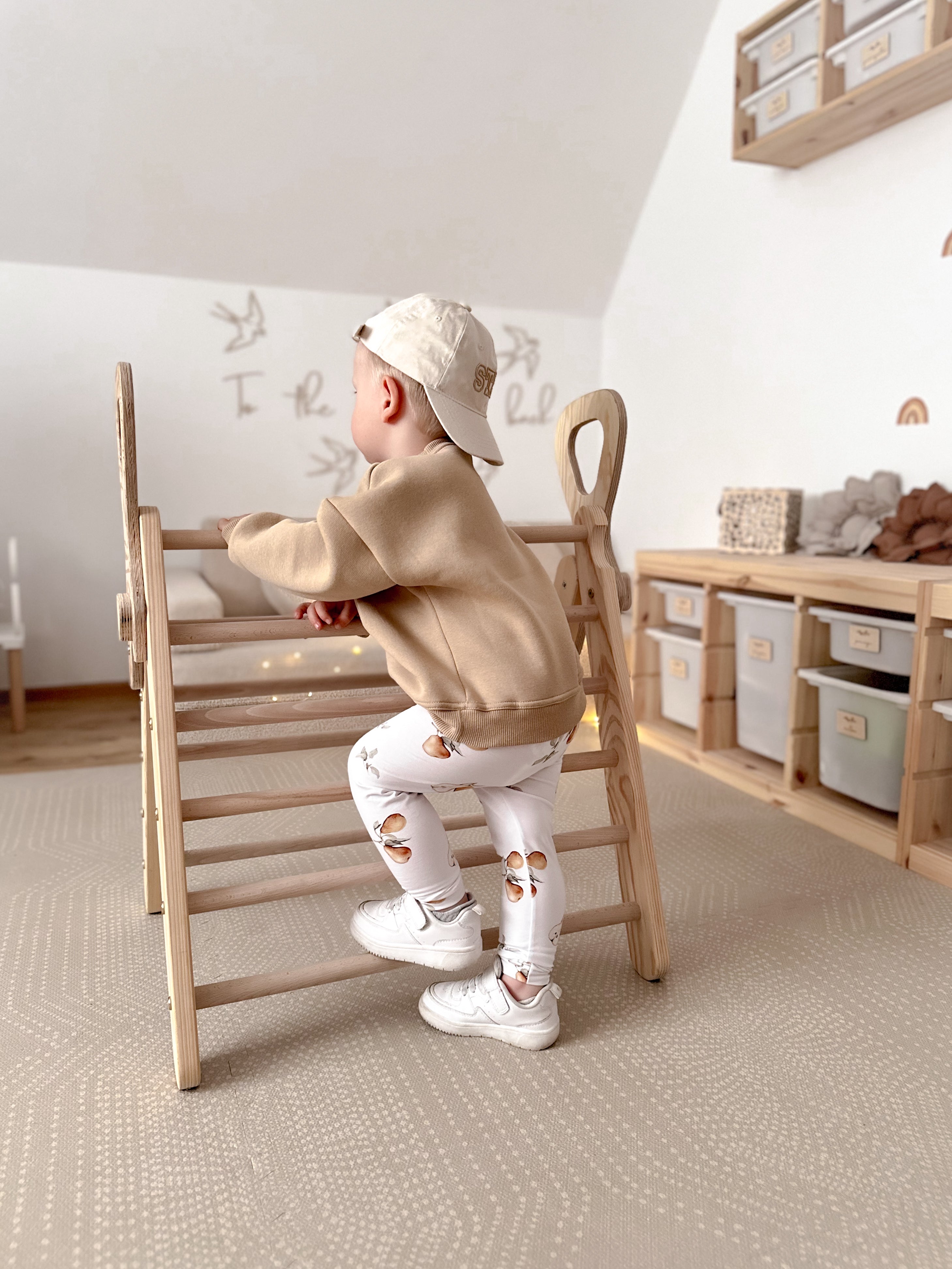 Set of sweatshirt and leggings