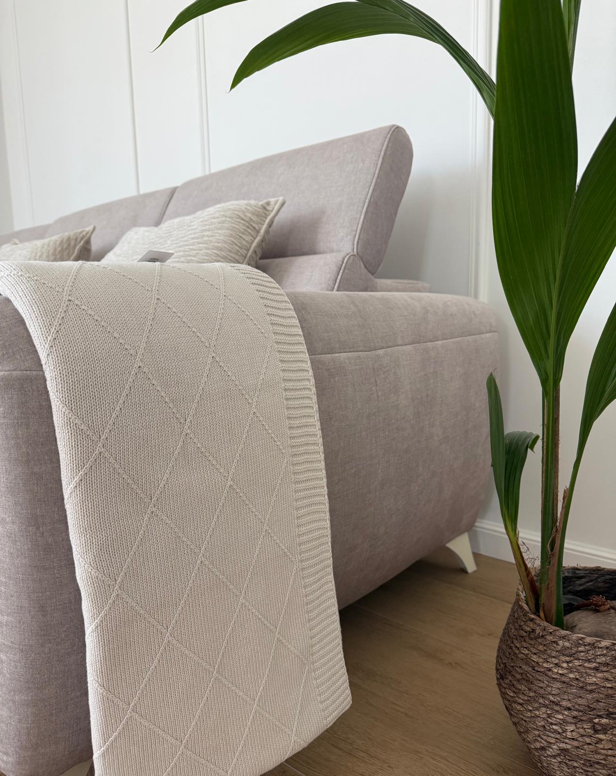 Zbliżenie na fakturę koca bawełnianego Diamond Elegance HOME YOSOY – widoczna miękka, naturalna bawełna organiczna