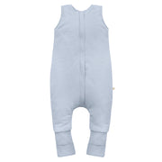 Błękitny kombinezon dziecięcy bez rękawów, widok z tyłu.