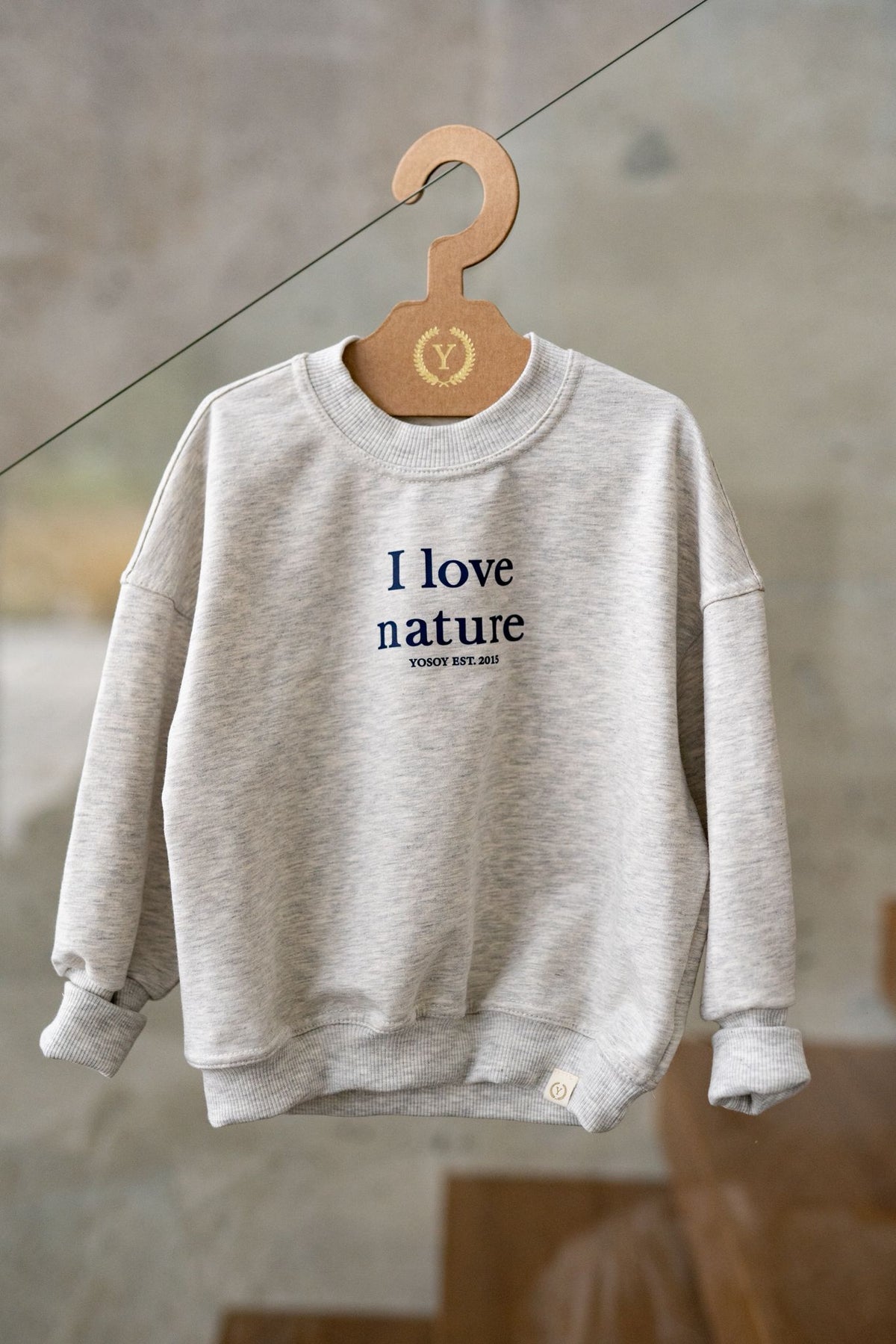 Dres dziecięcy I LOVE NATURE YOSOY na wieszaku oversizowy krój wyprodukowany w Polsce
