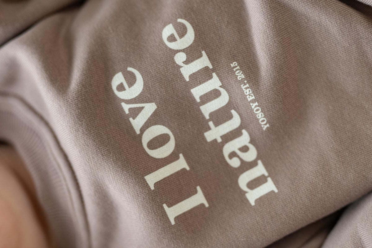 Bluza dziecięca I LOVE NATURE YOSOY zbliżenie na krój i wykończenie