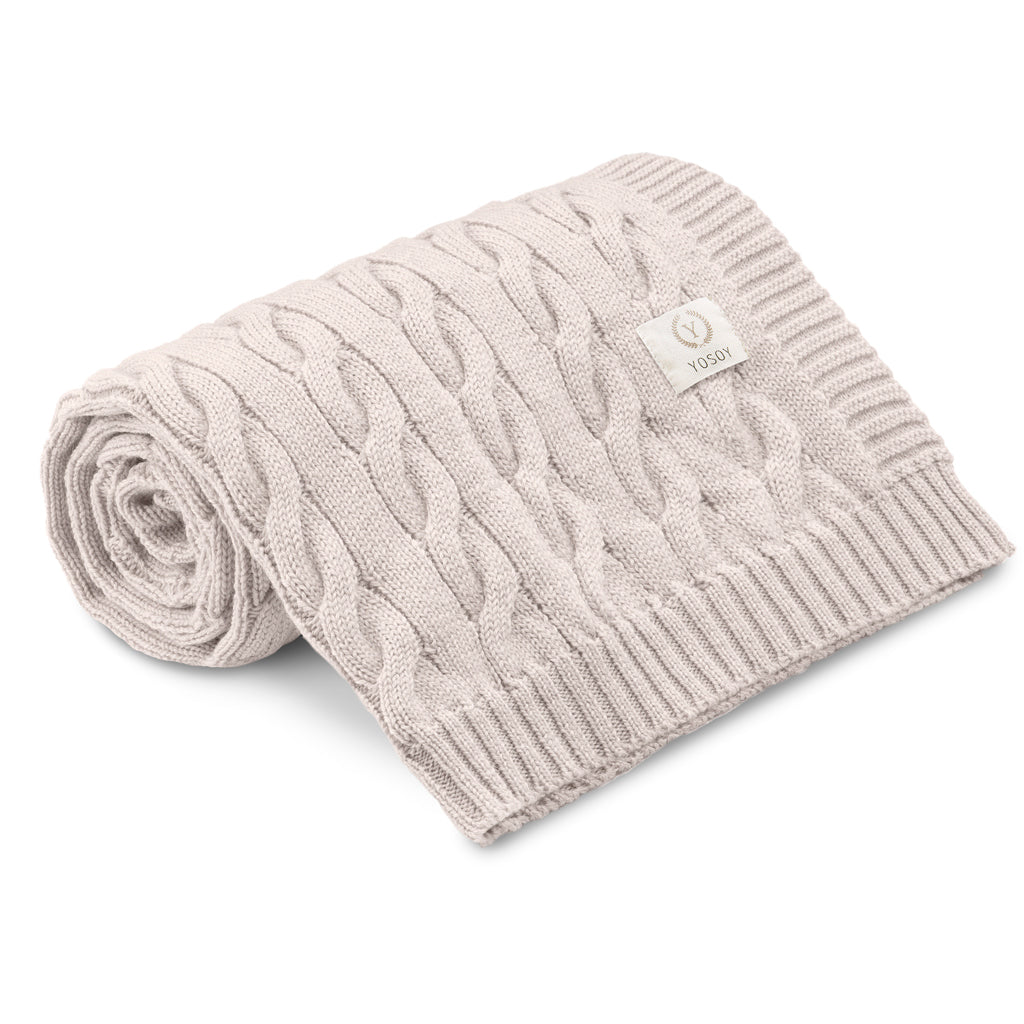 Koc z wełny merino Warkocz YOSOY w kolorze cappuccino – 100% wełna merino, gruby dziany splot, naturalne ciepło