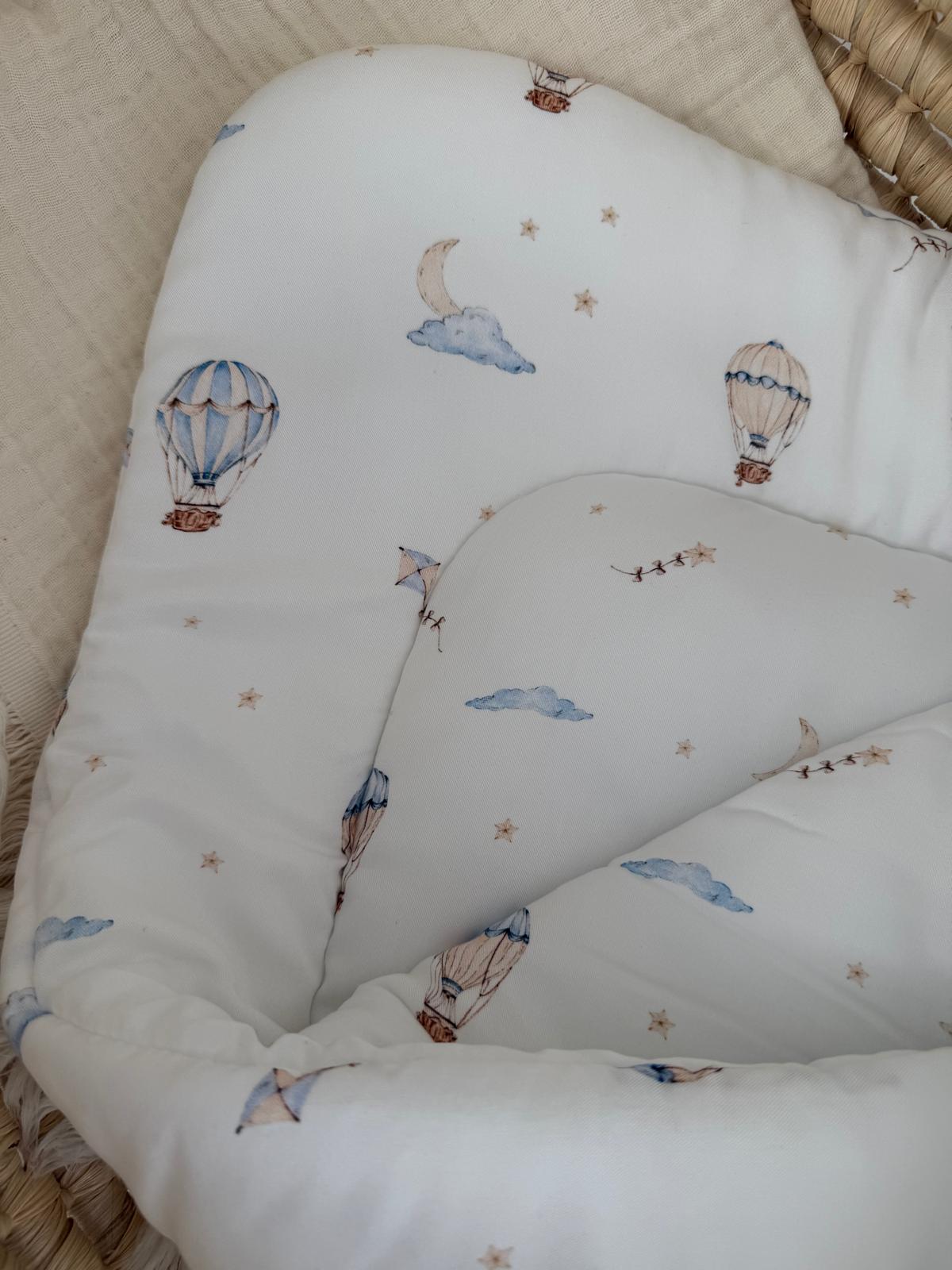Rożek niemowlęcy bambusowy YOSOY zbliżenie na wzór Blue Balloons miękka faktura wiskozy bambusowej